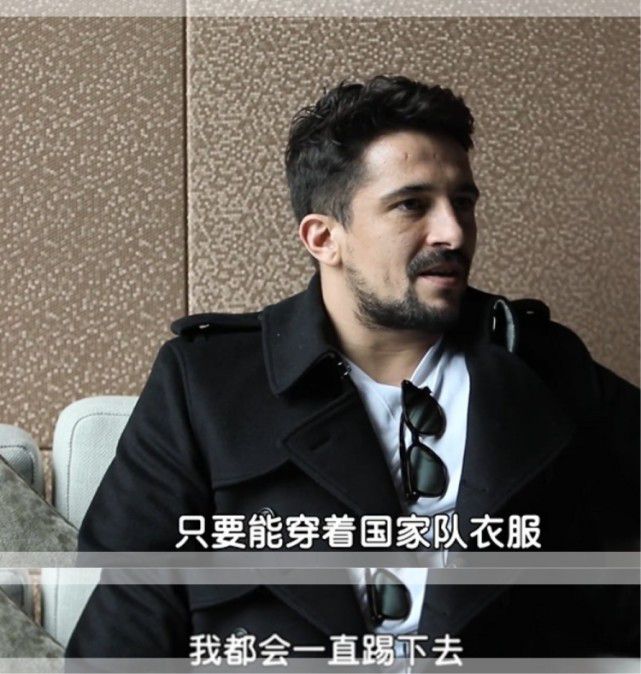 在阳光亮媚的日子里，灰太狼俄然闯进羊村，固然他被小羊羊们击退，却把村长的变身魔毯掠夺归去。表示勇敢的喜羊羊遭到火伴们的奖饰，而懒羊羊对此反而有些忿忿不服。为了证实本身的实力，他将慢羊羊的时空拍照机错以为手枪，将其偷走后闯进狼堡。得知动静的喜羊羊仓促赶往救援，成果在紊乱当中被卷进时空乱流回到了远古时期，灰太狼和懒羊羊更被魔毯交换了身体。灰太狼无意中被原始羊的令媛相为驸马，懒羊羊则成为几只笨狼的首级。